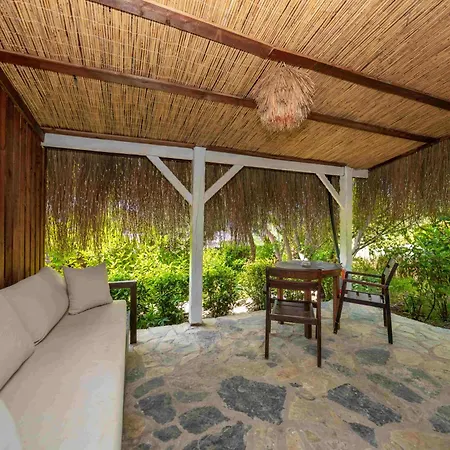 Отель Lov Adults Only Фаралия