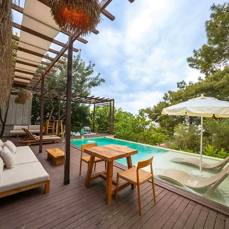 Lov Adults Only 3* Фаралия